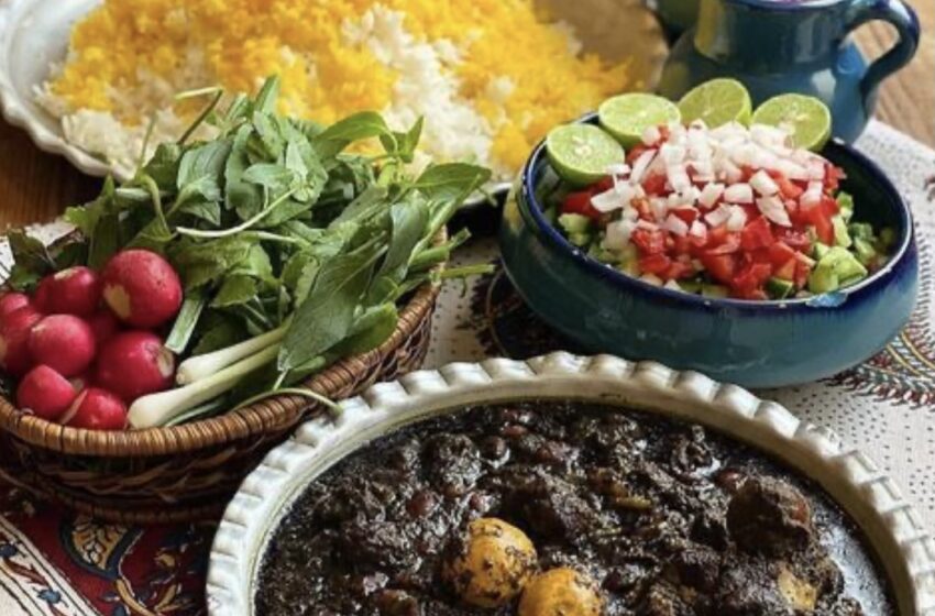  طرز تهیه خورشت قورمه سبزی مجلسی به صورت مرحله به مرحله